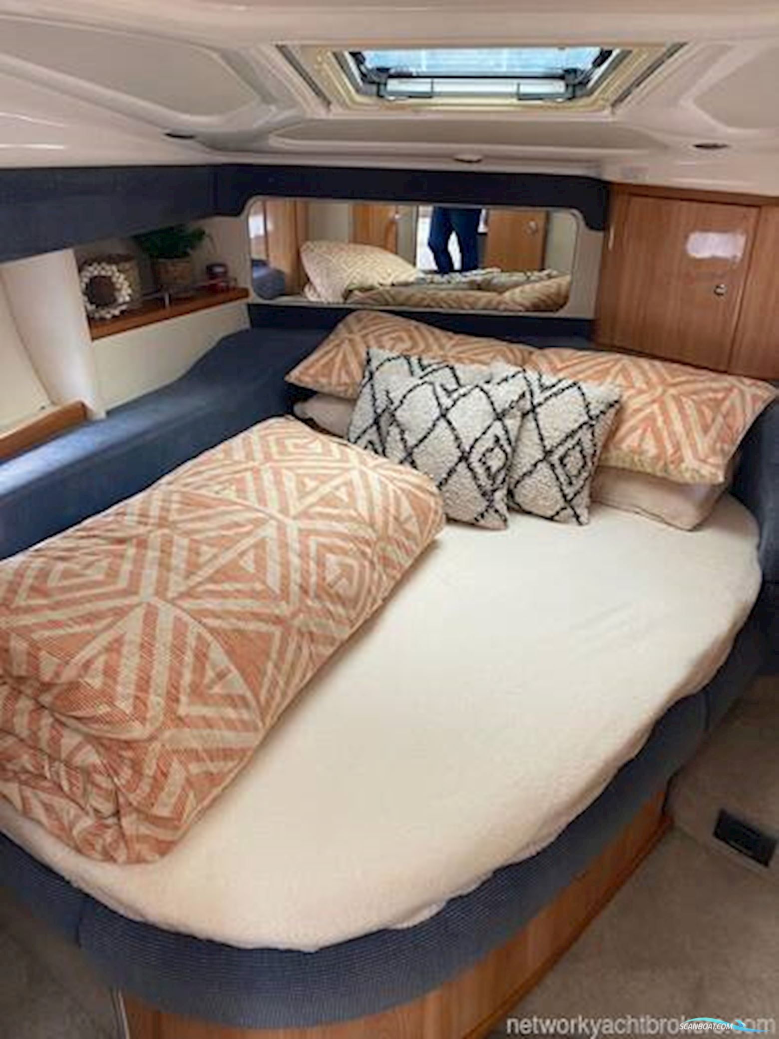 Sealine International F33