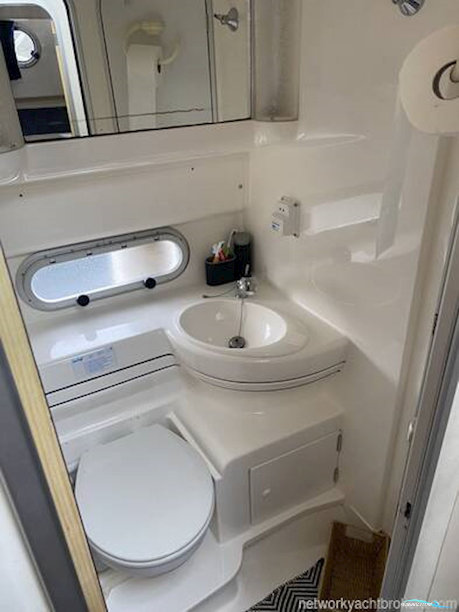 Sealine International F33