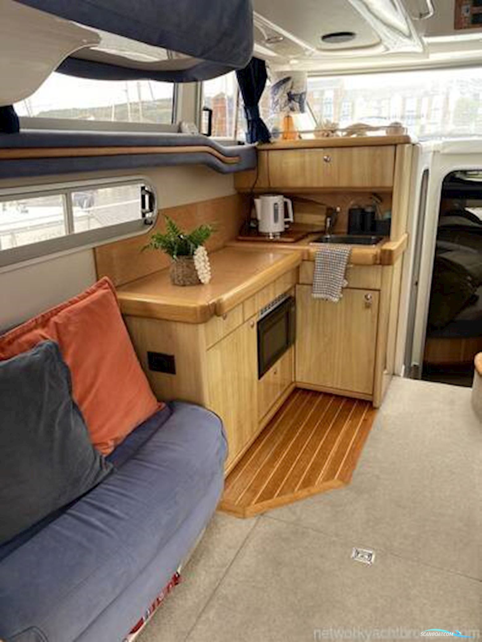 Sealine International F33