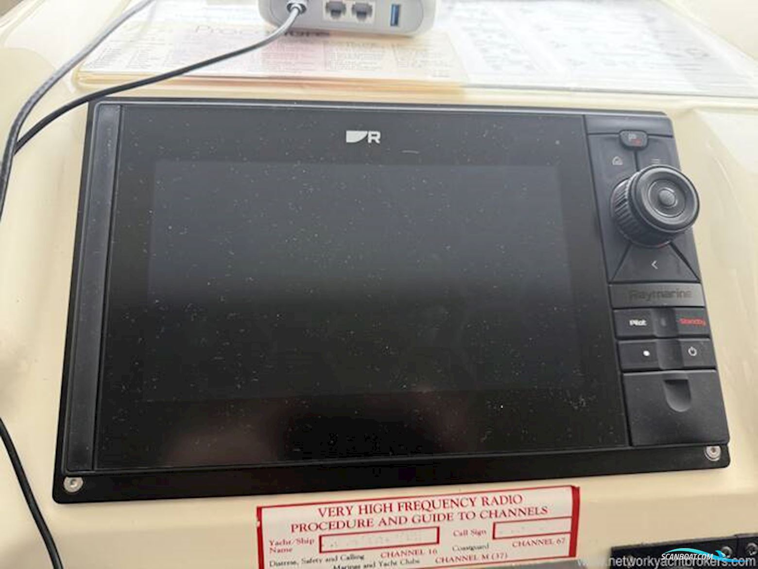 Sealine International F33