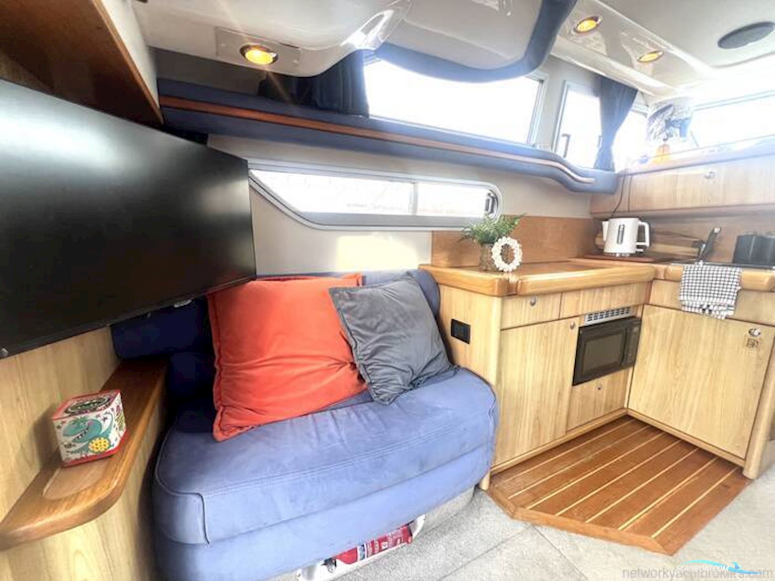 Sealine International F33