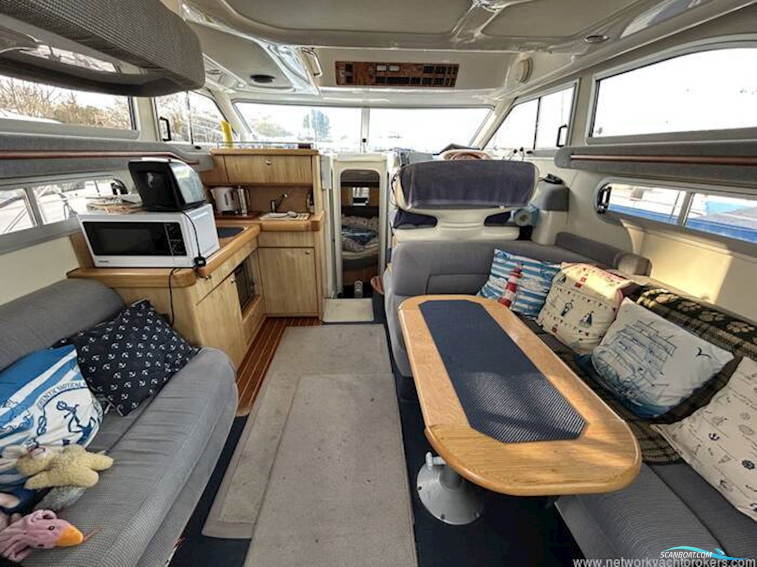 Sealine International F33