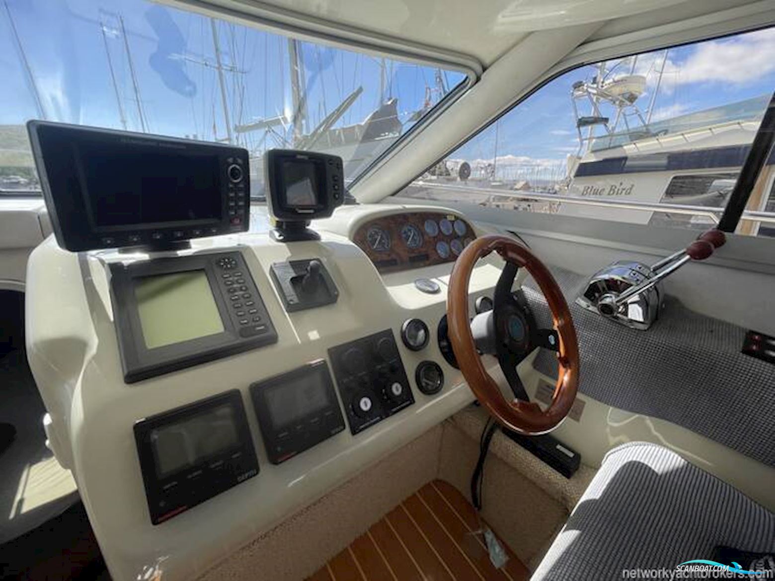 Sealine International F33