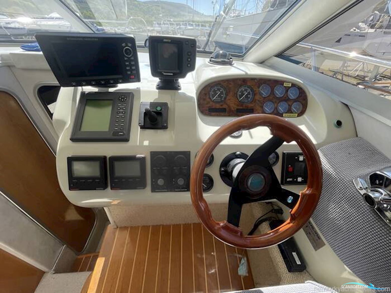 Sealine International F33