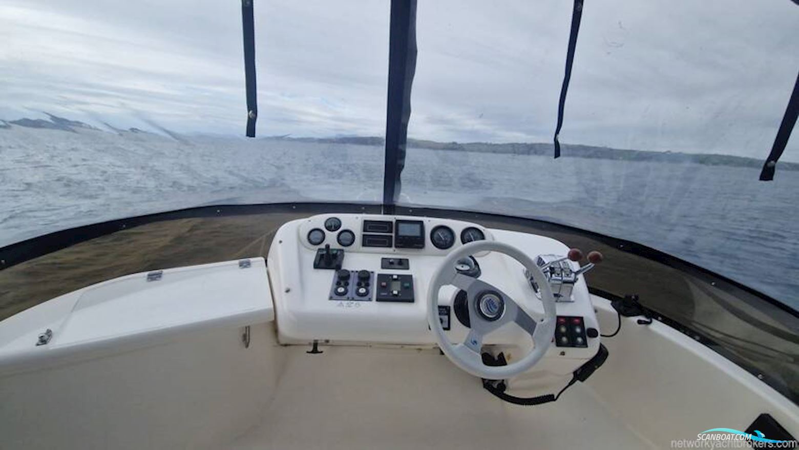 Sealine International F33