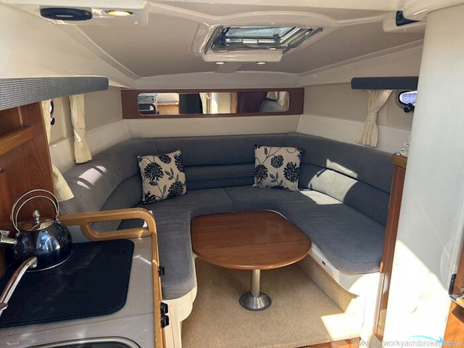 Sealine International S23