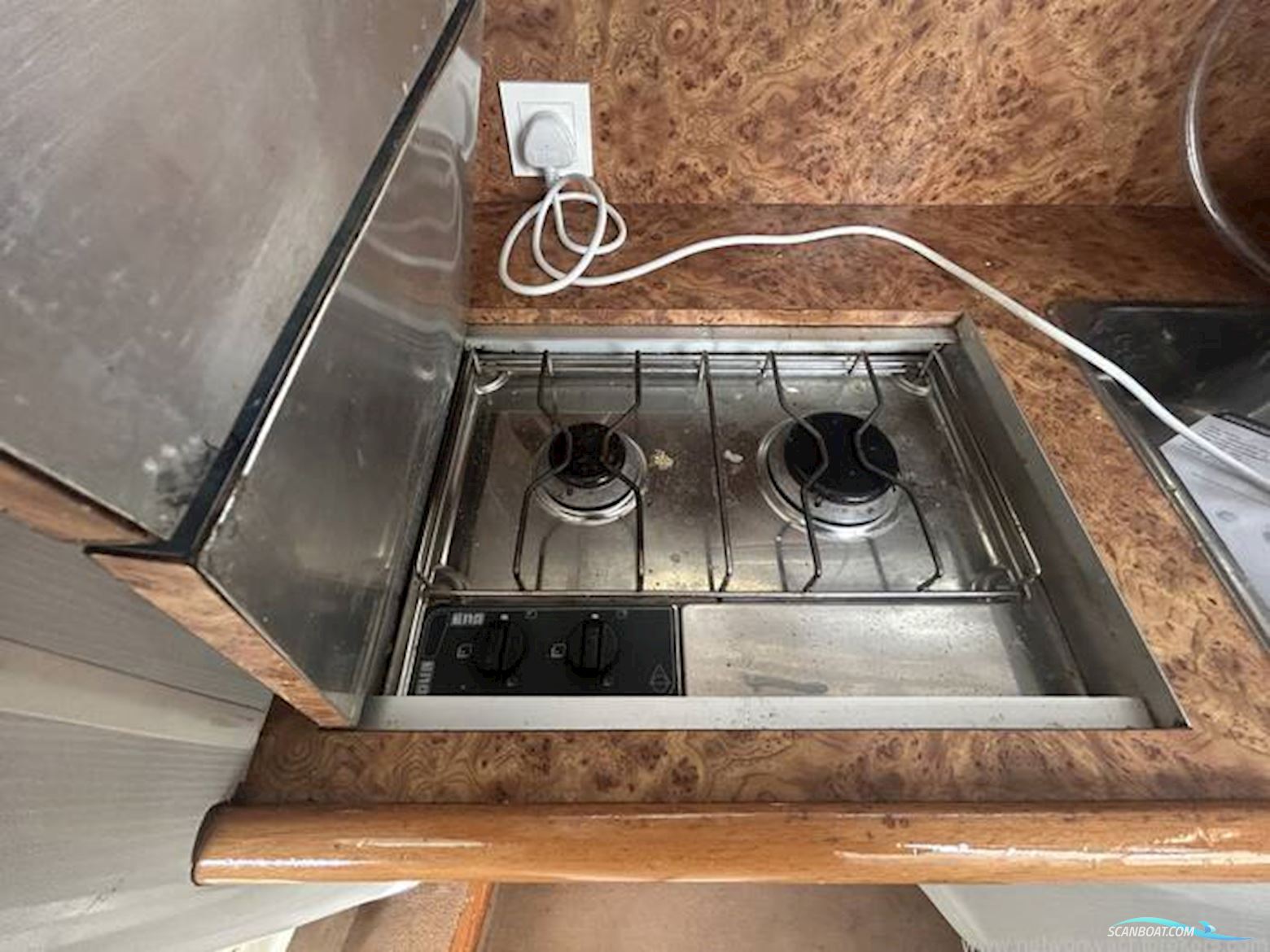 Sealine International S28