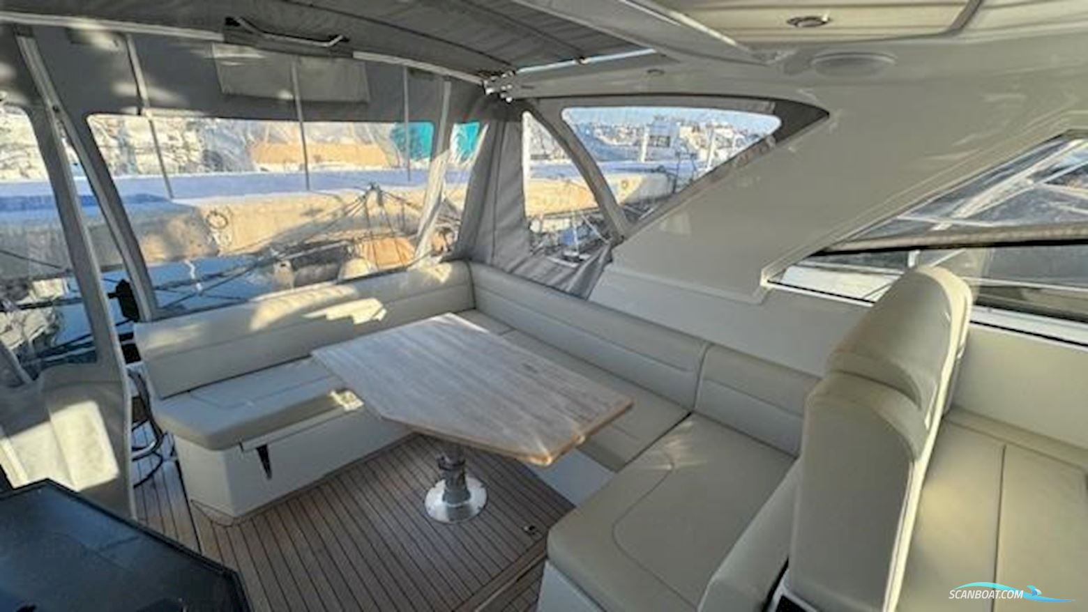 Sealine S 335