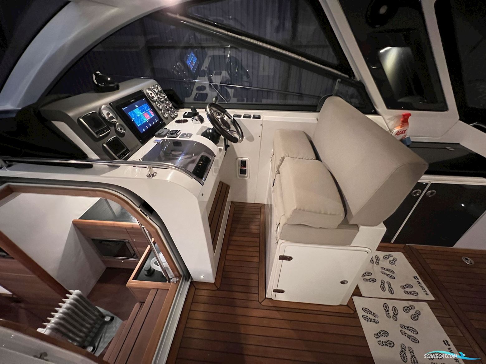 Sealine S 380