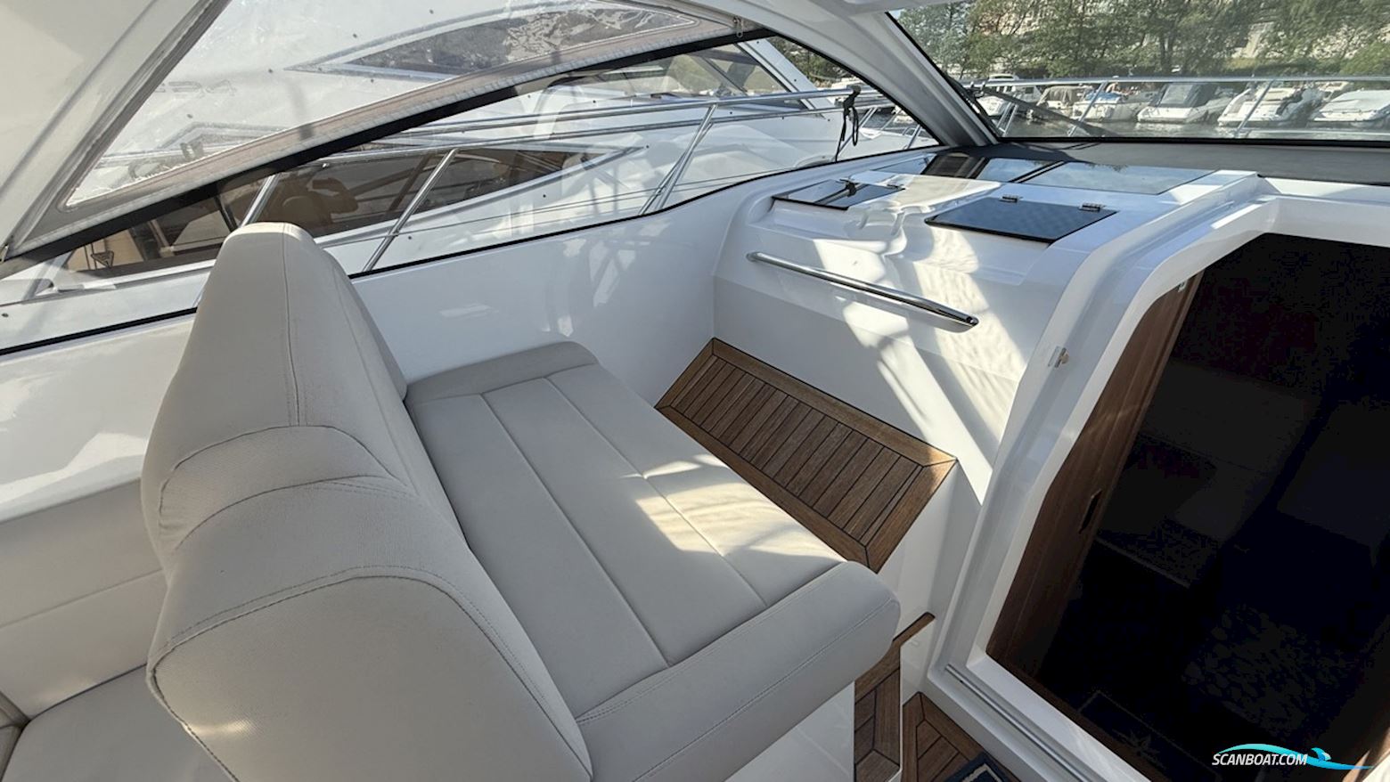 Sealine S330