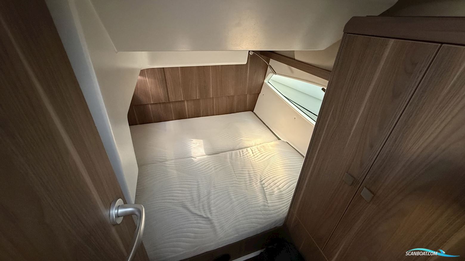 Sealine S330