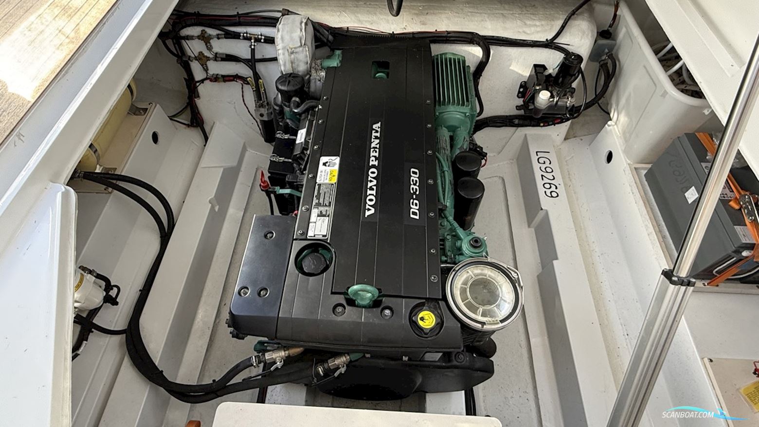 Sealine S330