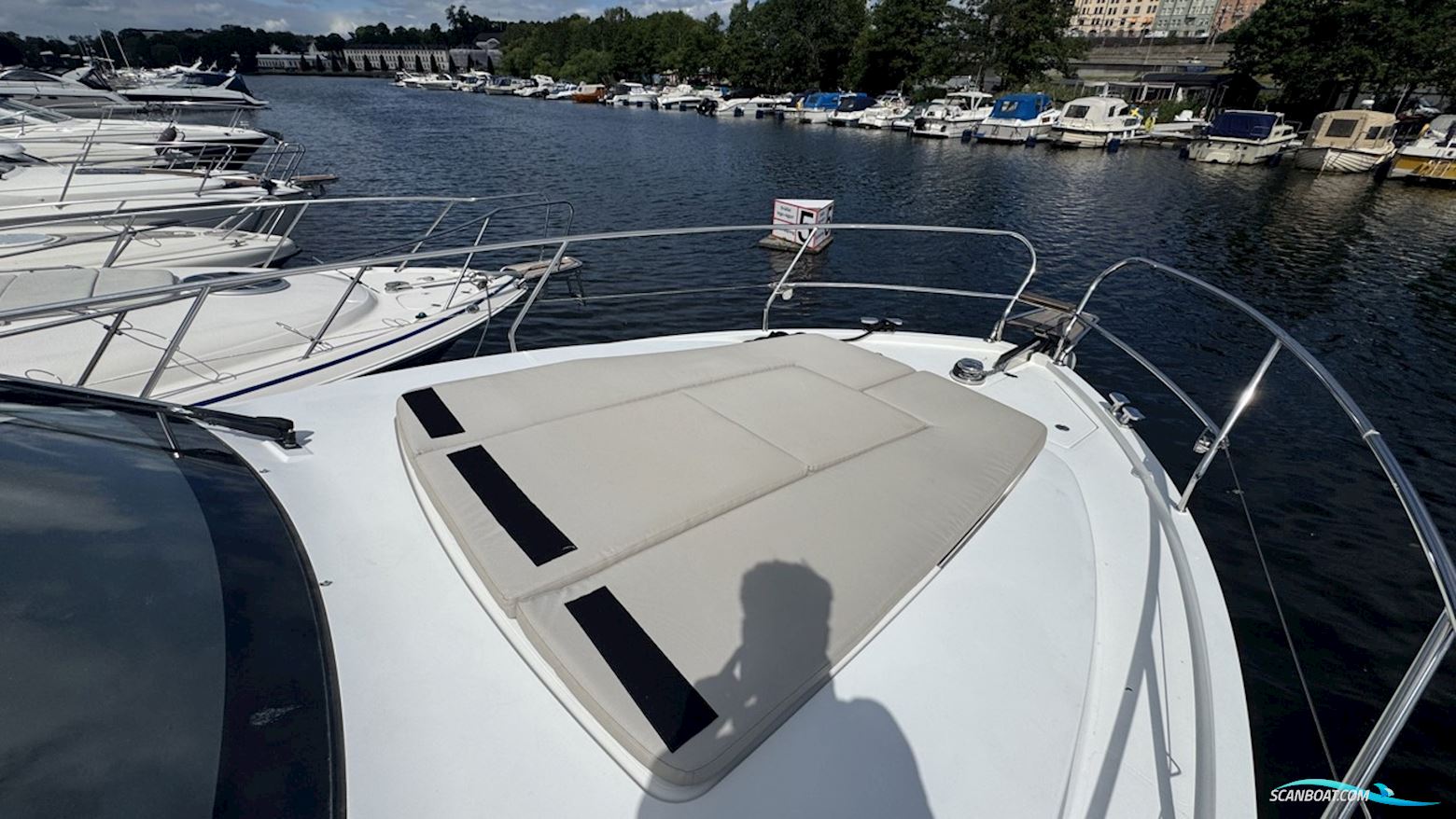 Sealine S330