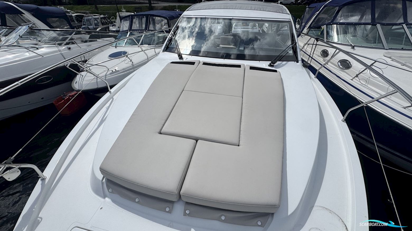Sealine S330