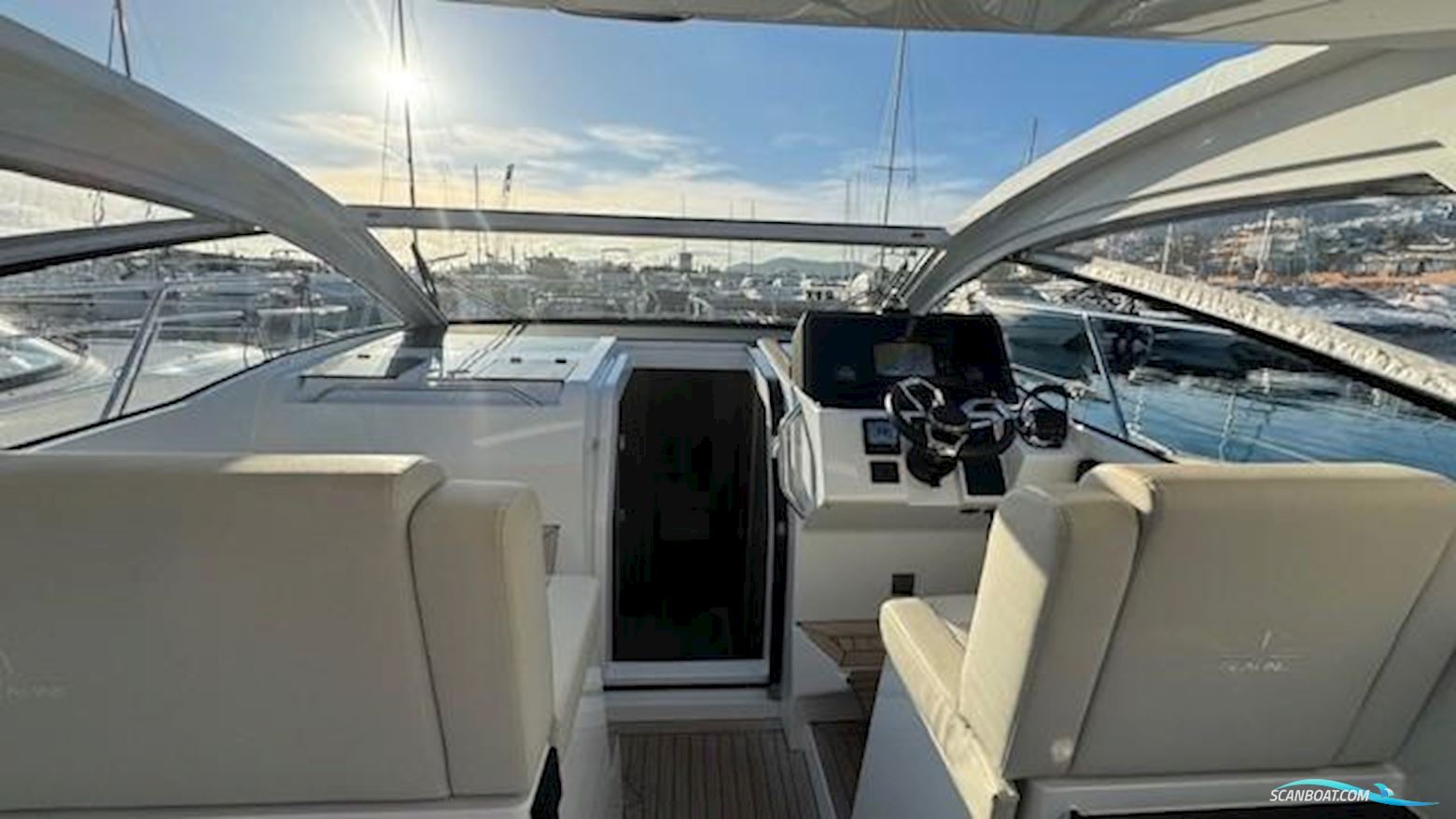 Sealine S335
