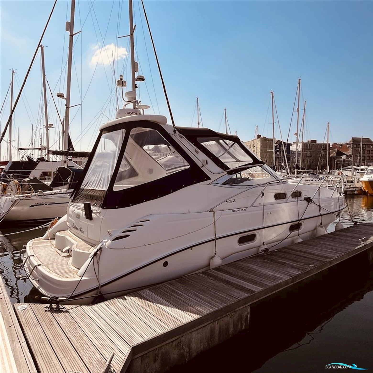 Sealine S34 Sports Cruiser Motorbåt 2001, med Volvo Penta Kad32P 170hp 4-Cylinder Direct Injected Turbocharged Diesel Engines motor, England