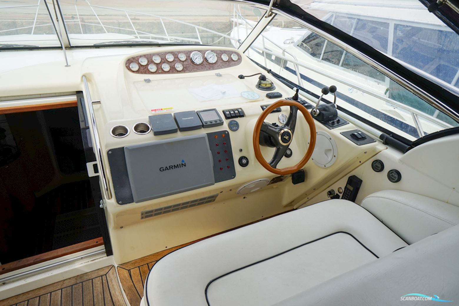 Sealine S37