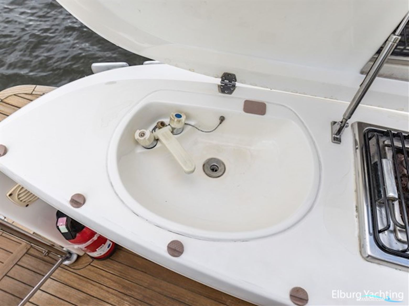 Sealine T47
