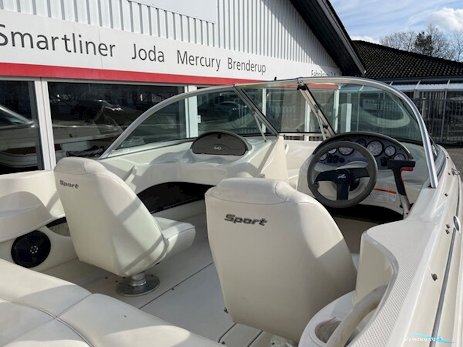 SeaRay 175 Sport Bowrider med 135 hk Mercruiser 3,0L 4 takt i/b og 1350 kg Variant bådtrailer