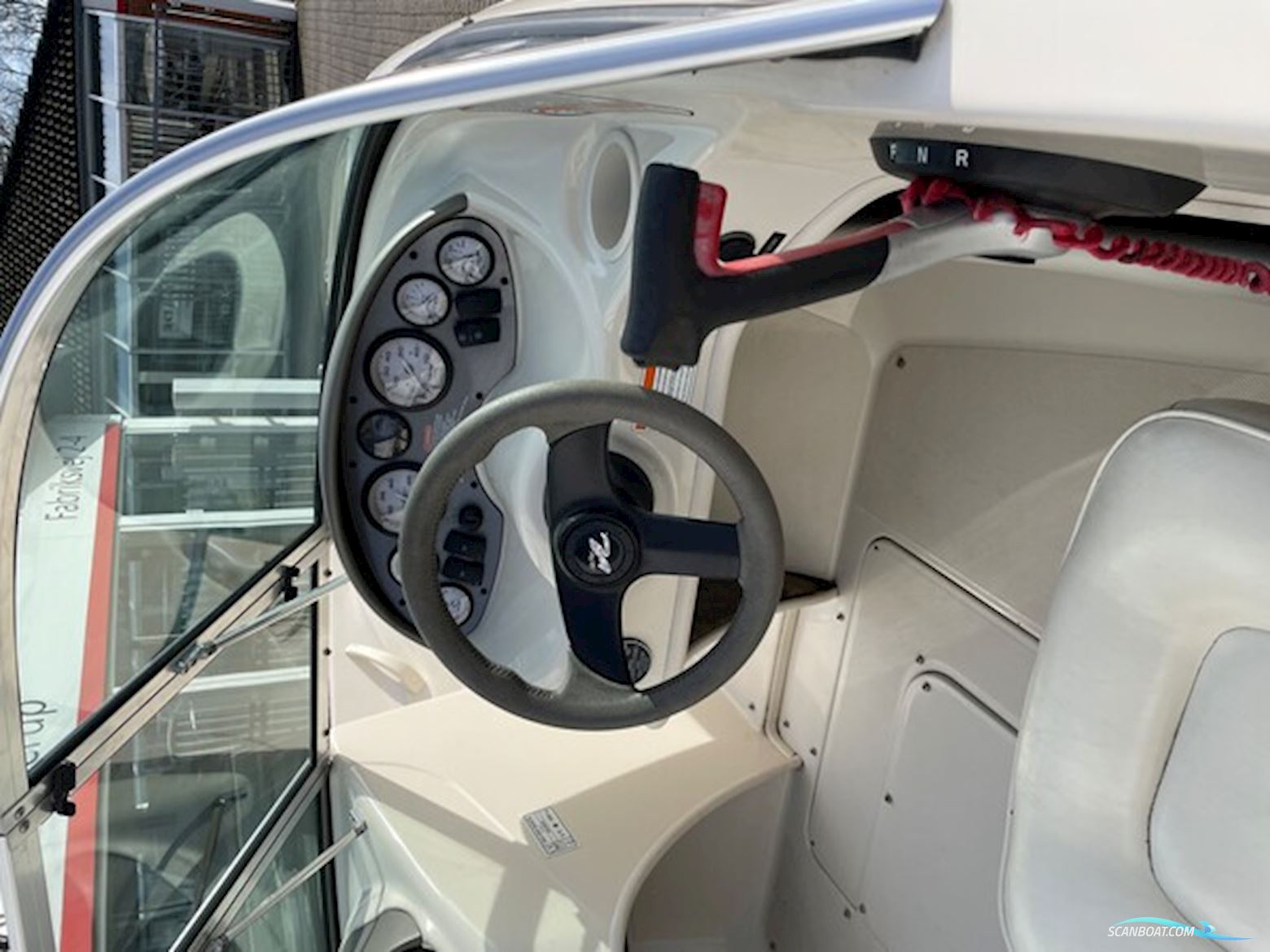 SeaRay 175 Sport Bowrider med 135 hk Mercruiser 3,0L 4 takt i/b og 1350 kg Variant bådtrailer