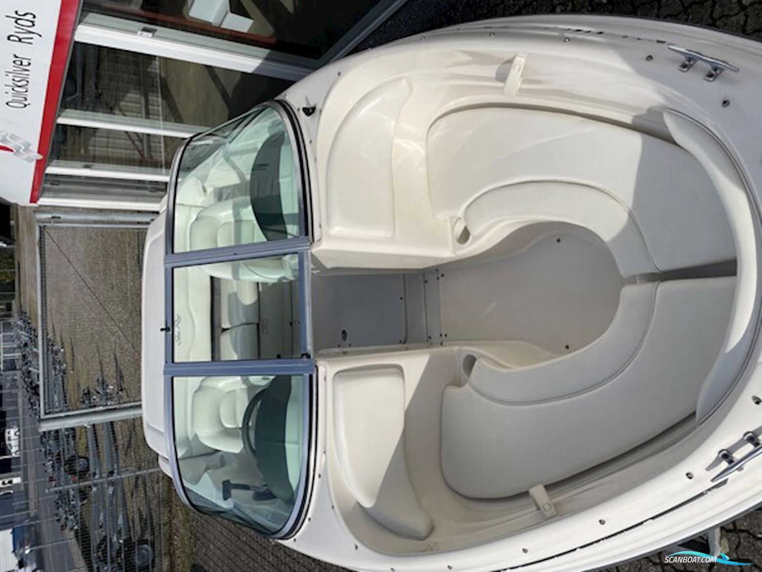 SeaRay 175 Sport Bowrider med 135 hk Mercruiser 3,0L 4 takt i/b og 1350 kg Variant bådtrailer