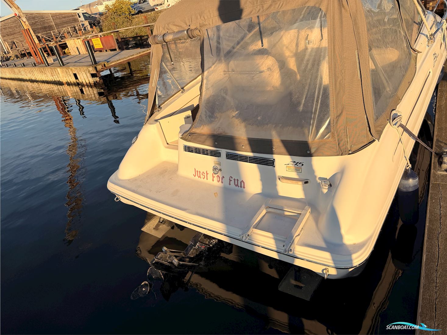 Searay 215 Express Cruiser