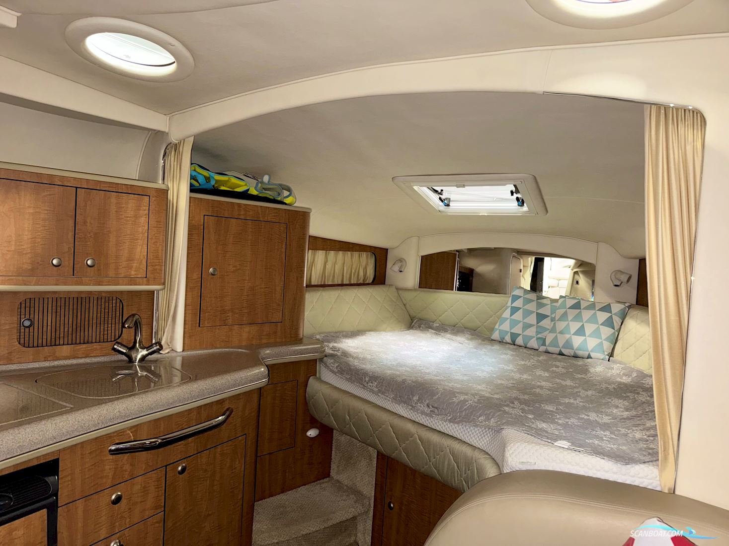 SeaRay 330
