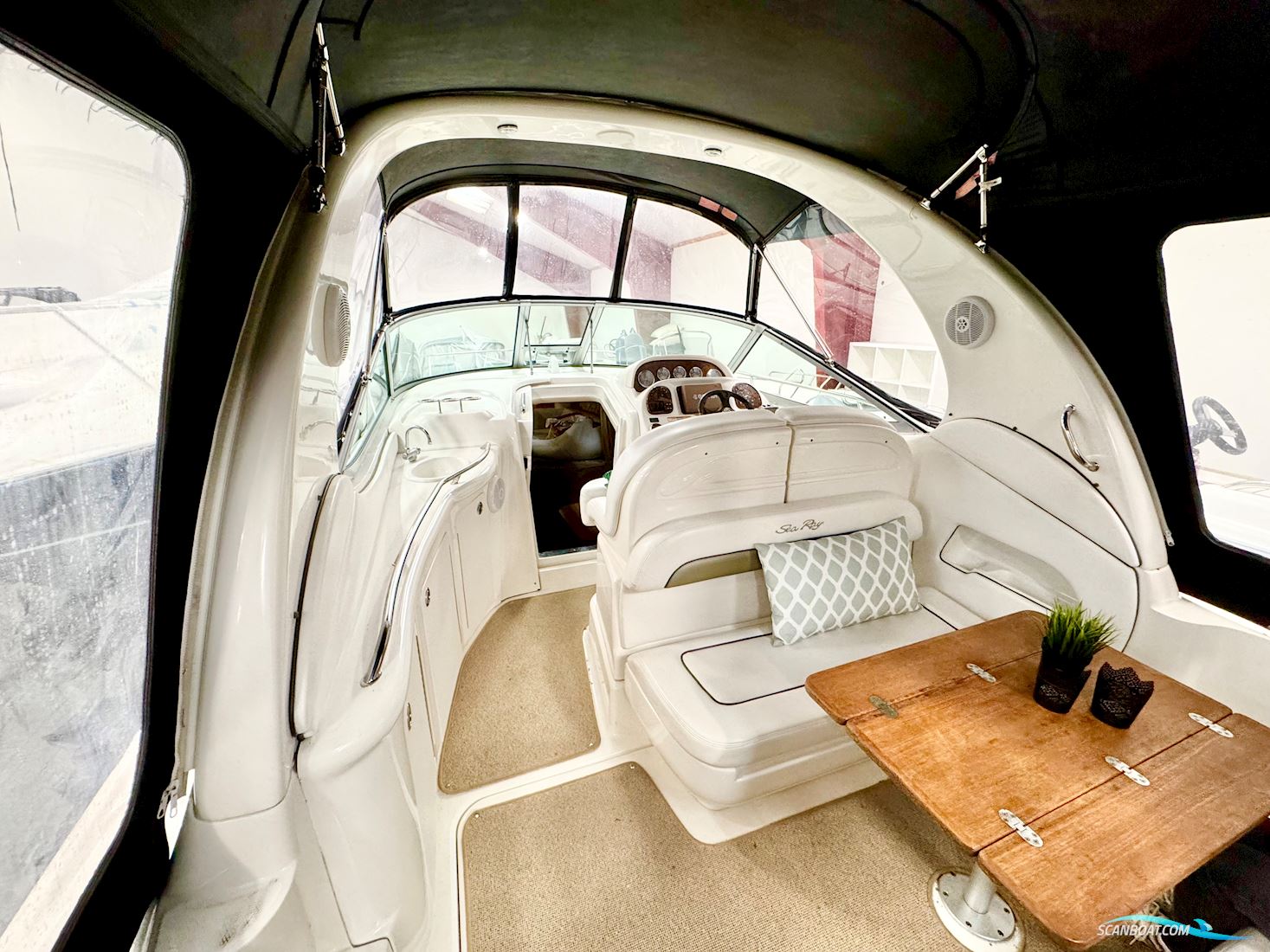 SeaRay 330