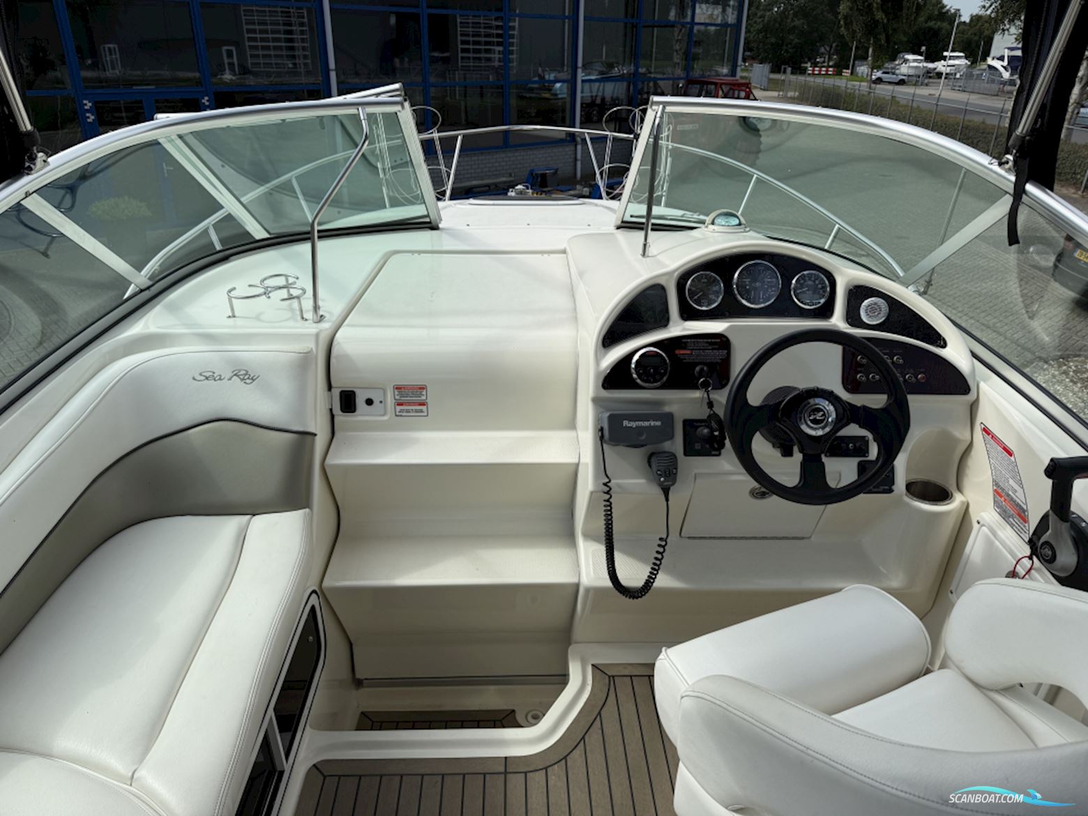 Searay Sundancer 275