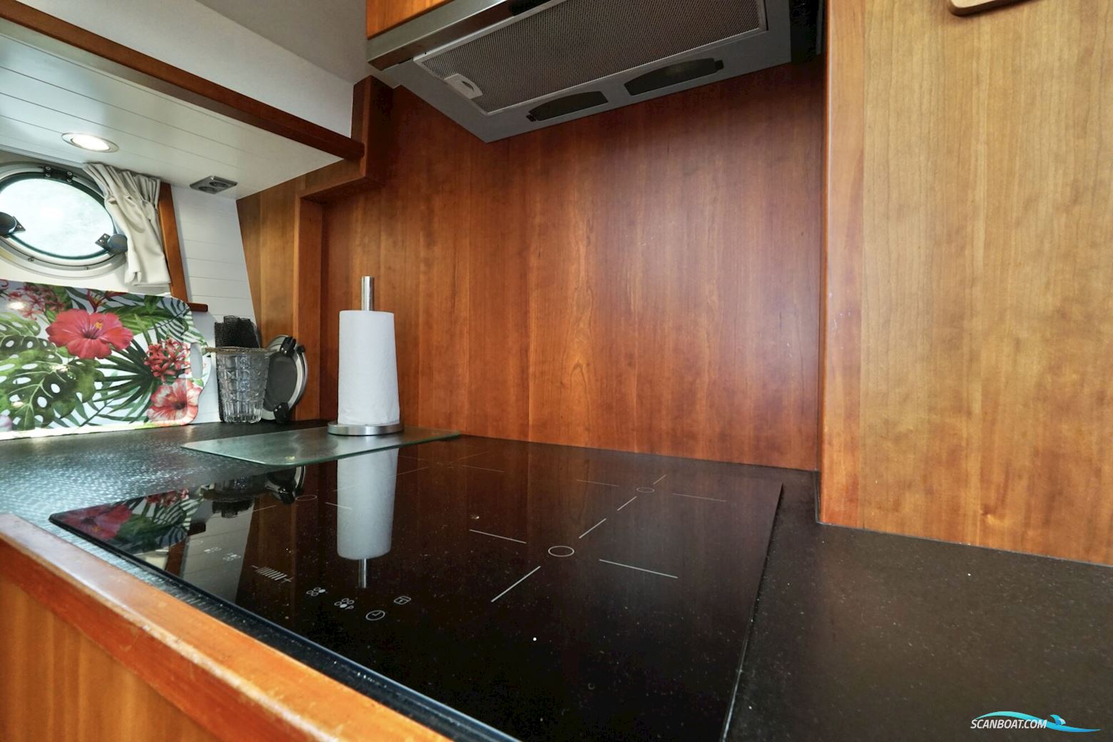 Serious Yachts Gently Low Bridge 14.50 Sedan