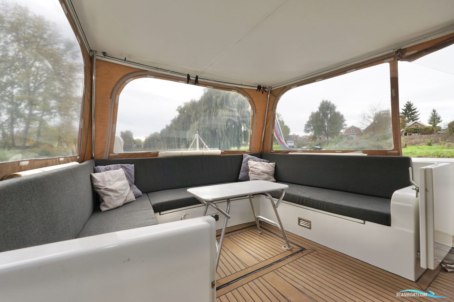 Serious Yachts Gently Low Bridge 45 Sedan