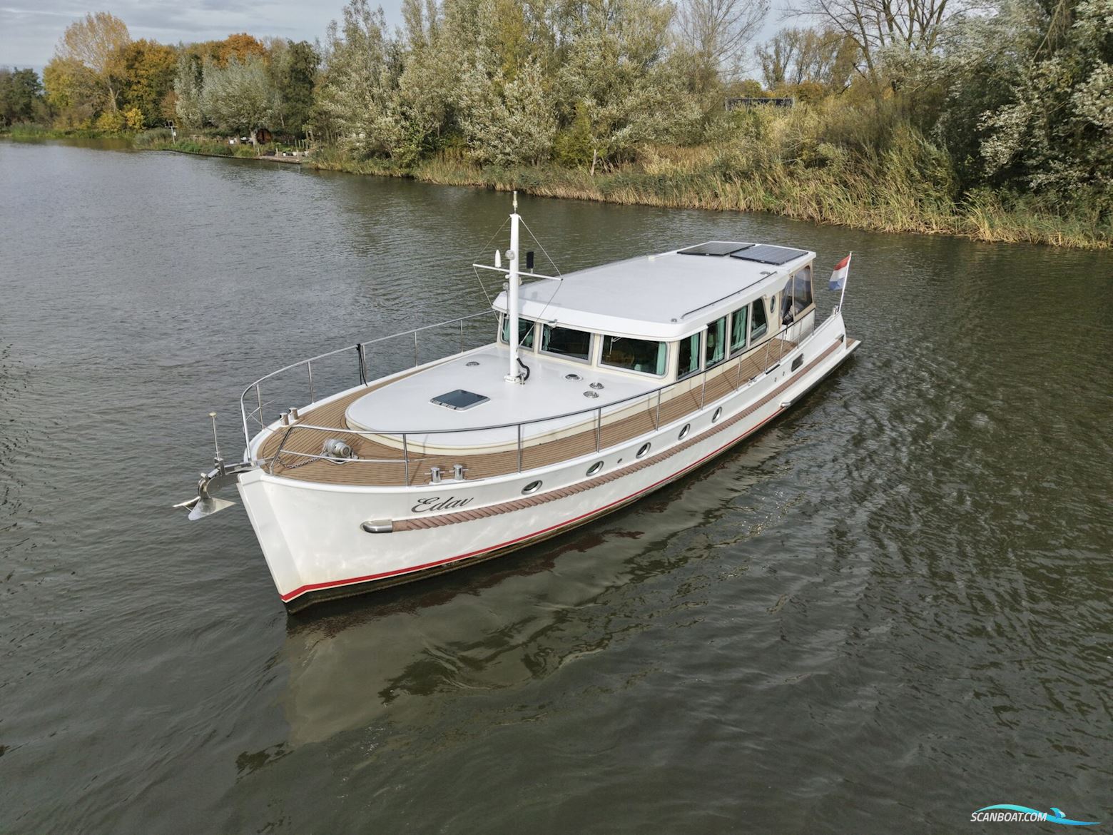 Serious Yachts Gently Low Bridge 45 Sedan