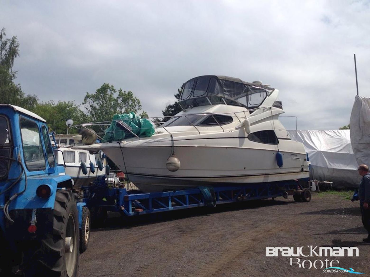 Silverton Marine 330 Sport Bridge