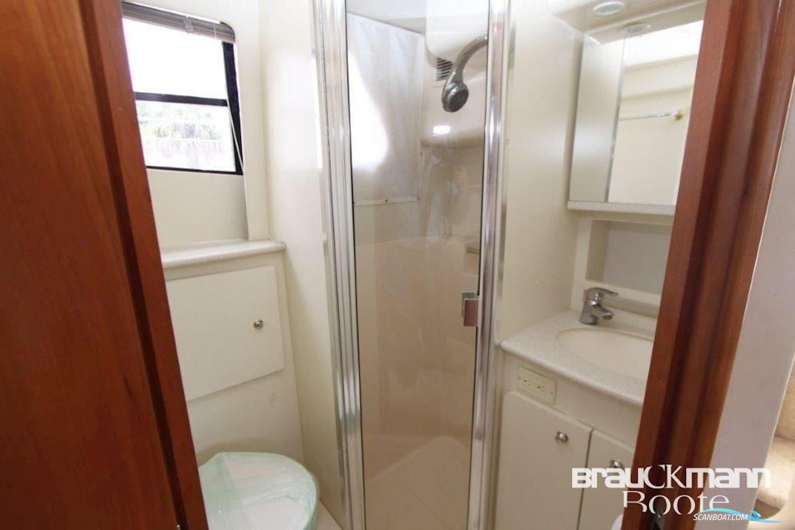 Silverton Marine 330 Sport Bridge