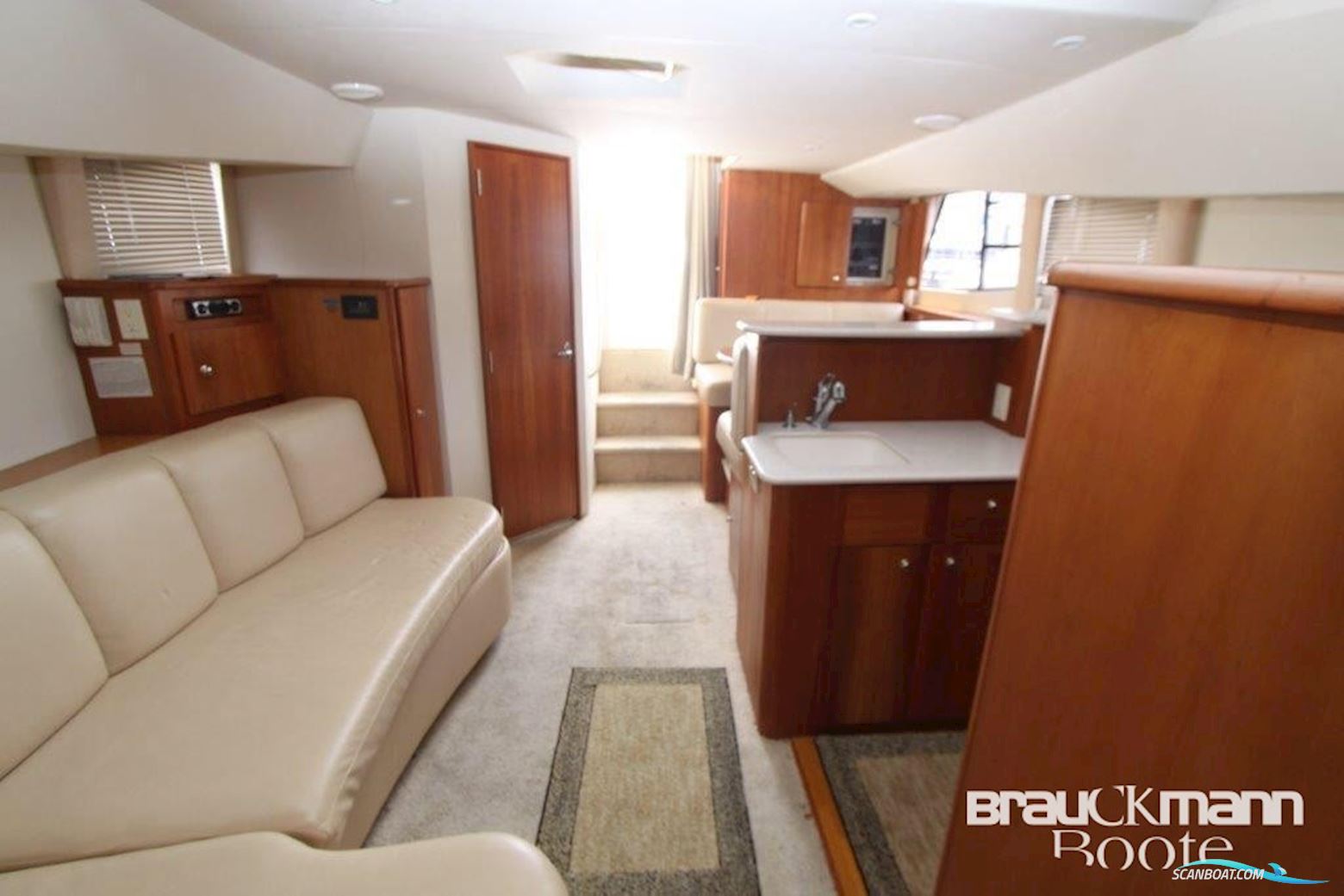 Silverton Marine 330 Sport Bridge