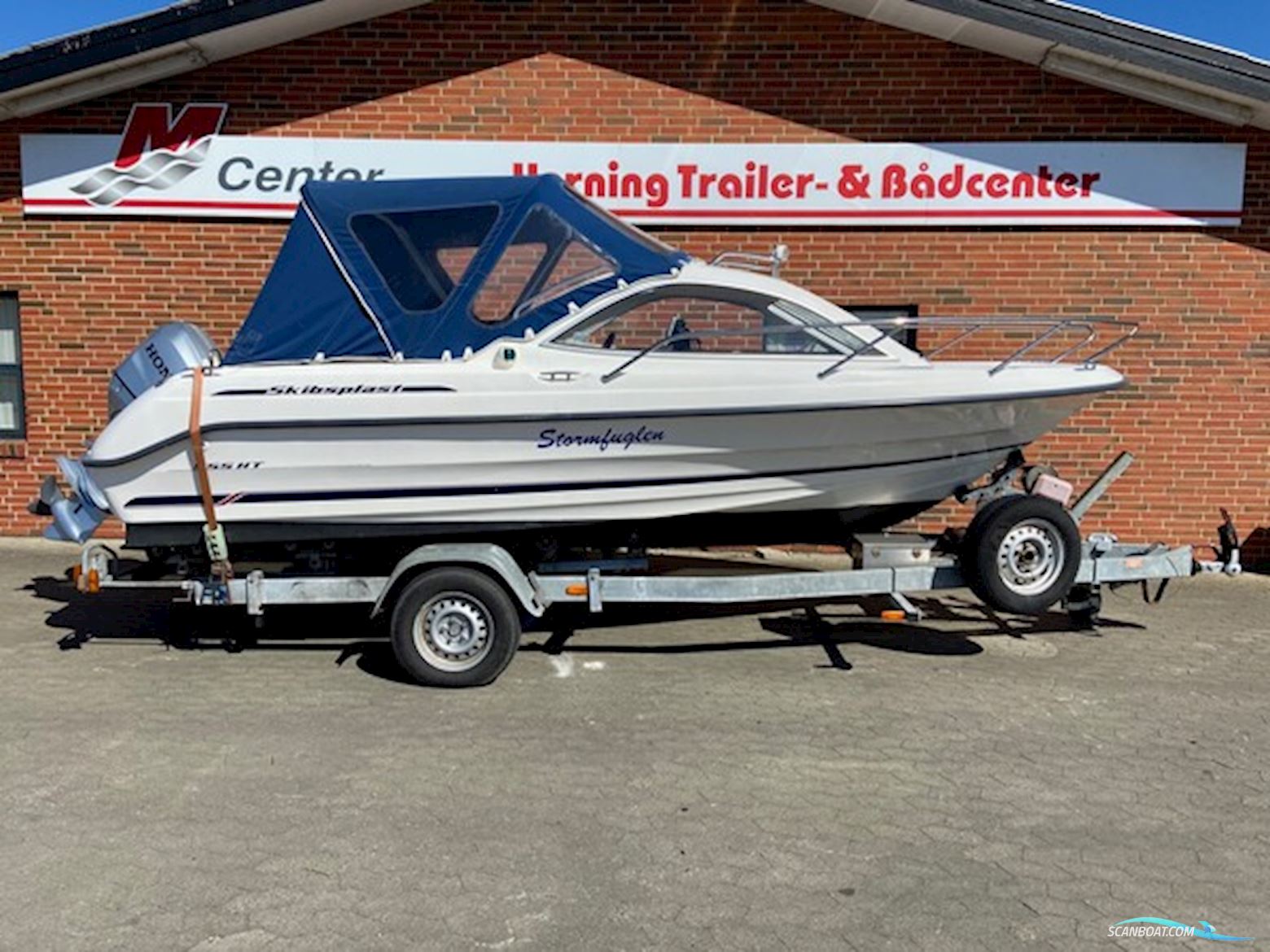 Skibsplast 555 HT m/Honda F100 hk og Brenderup Trailer Motorbåt 2004, med Honda motor, Danmark