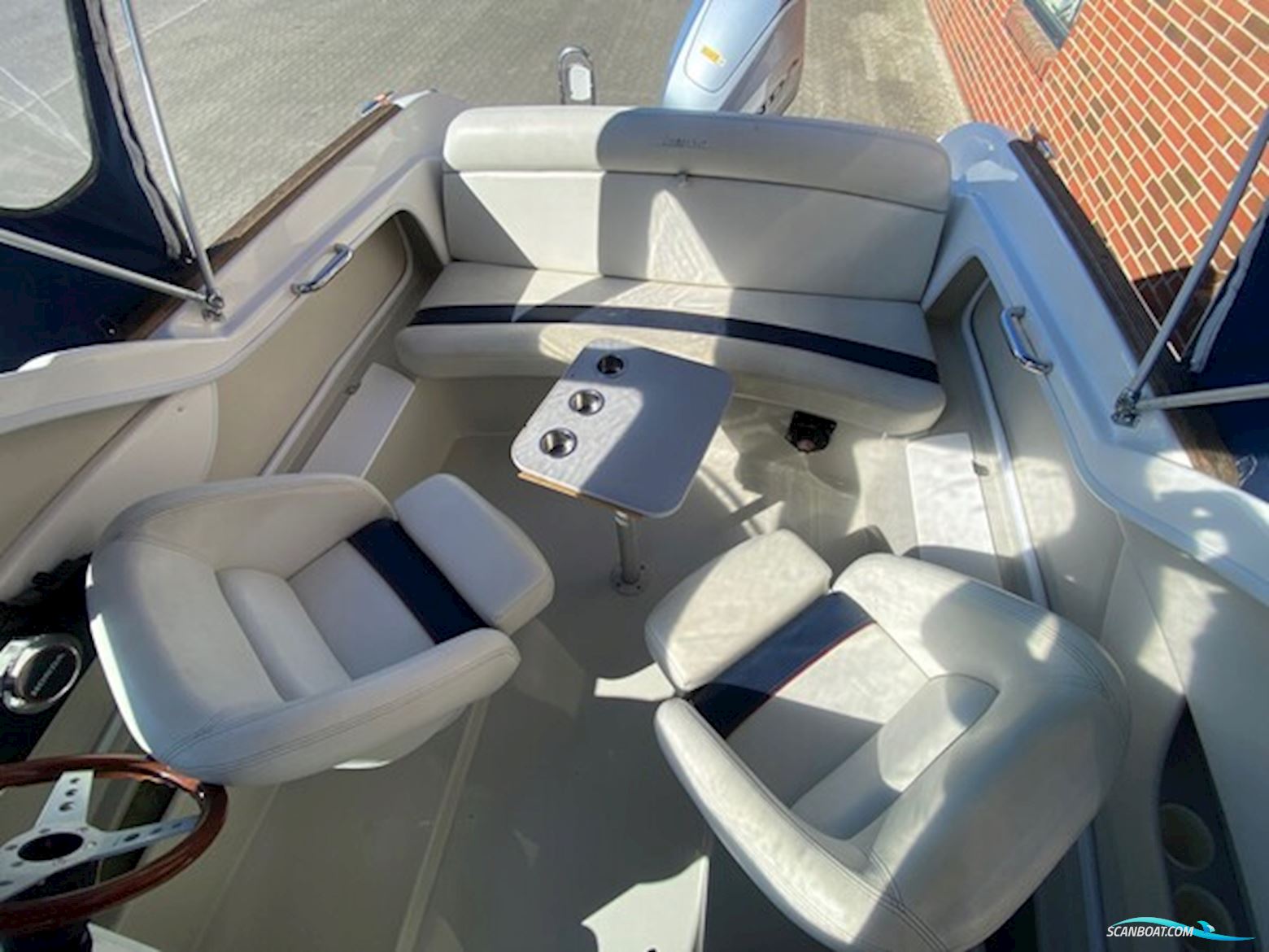 Skibsplast 555 HT m/Honda F100 hk og Brenderup trailer