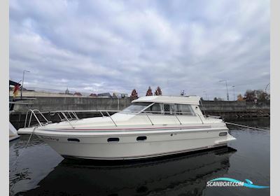 Skilsö  975 Arctic Motorbåt 1994, med Volvo Penta is een Zweeds merk dat wereldwijd bekendstaat om betrouwbare en krachtige scheepsmotoren en aandrijfsystemen. Ze leveren zowel diesel- al motor, Holland