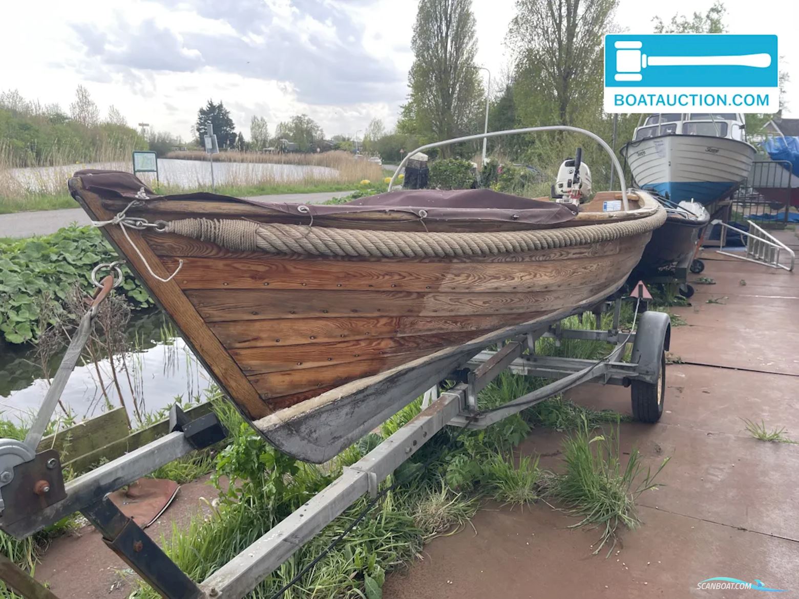 sloep 420 Motorbåt , med Johnson motor, Holland
