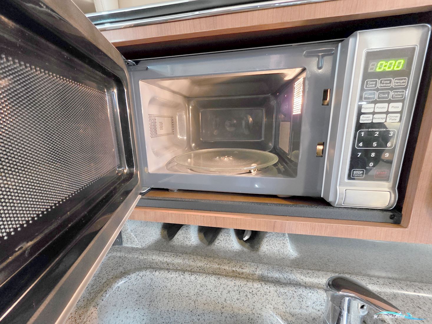 Stingray 250 CS (står klar på næsten ny trailer)