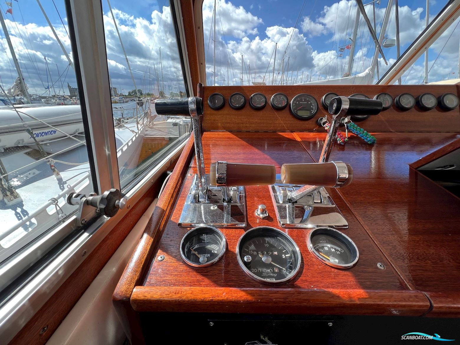 Storø 34, hysterisk velholdt og smækfyldt med lækre detaljer og stil.