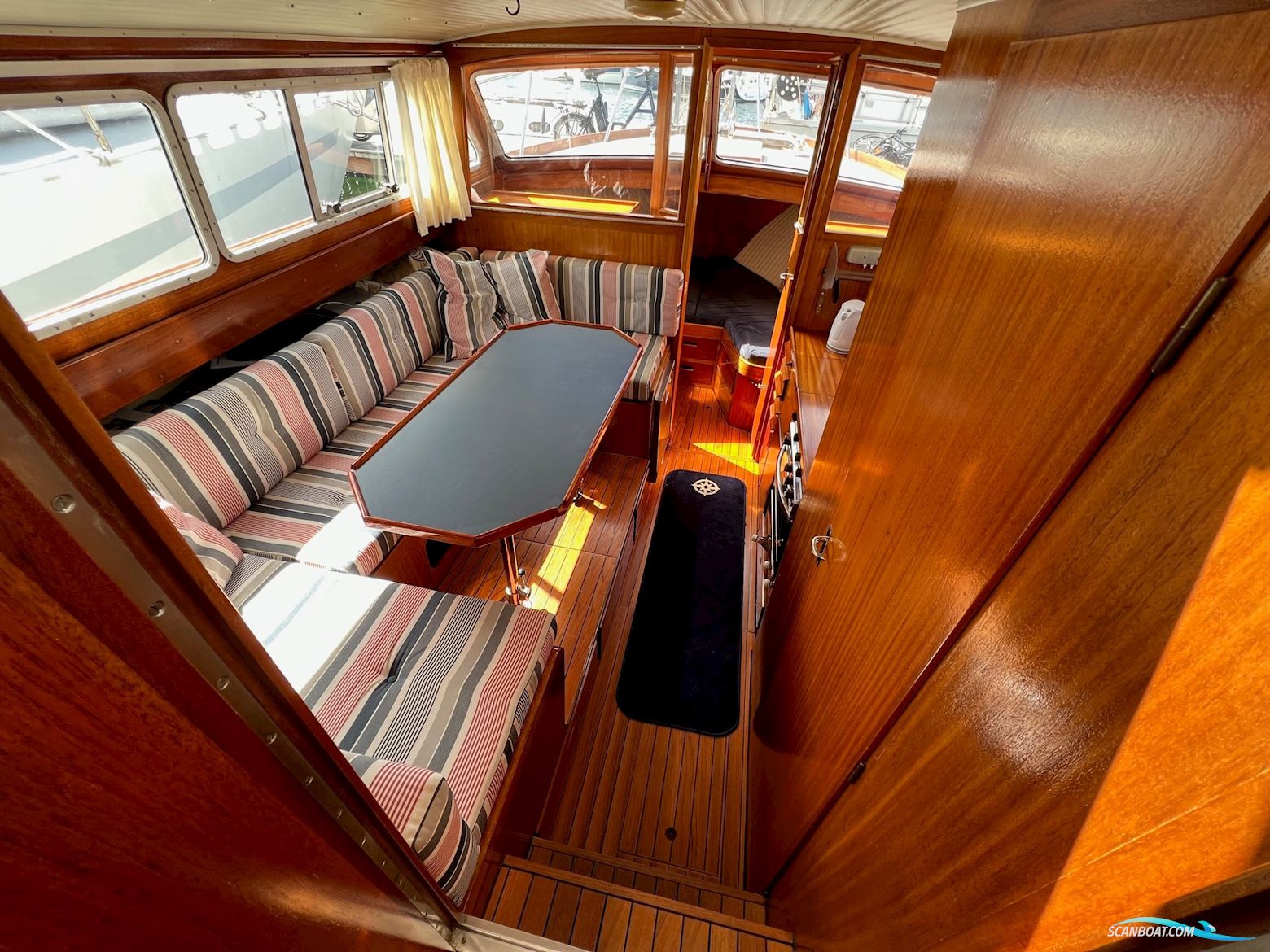 Storø 34, hysterisk velholdt og smækfyldt med lækre detaljer og stil.