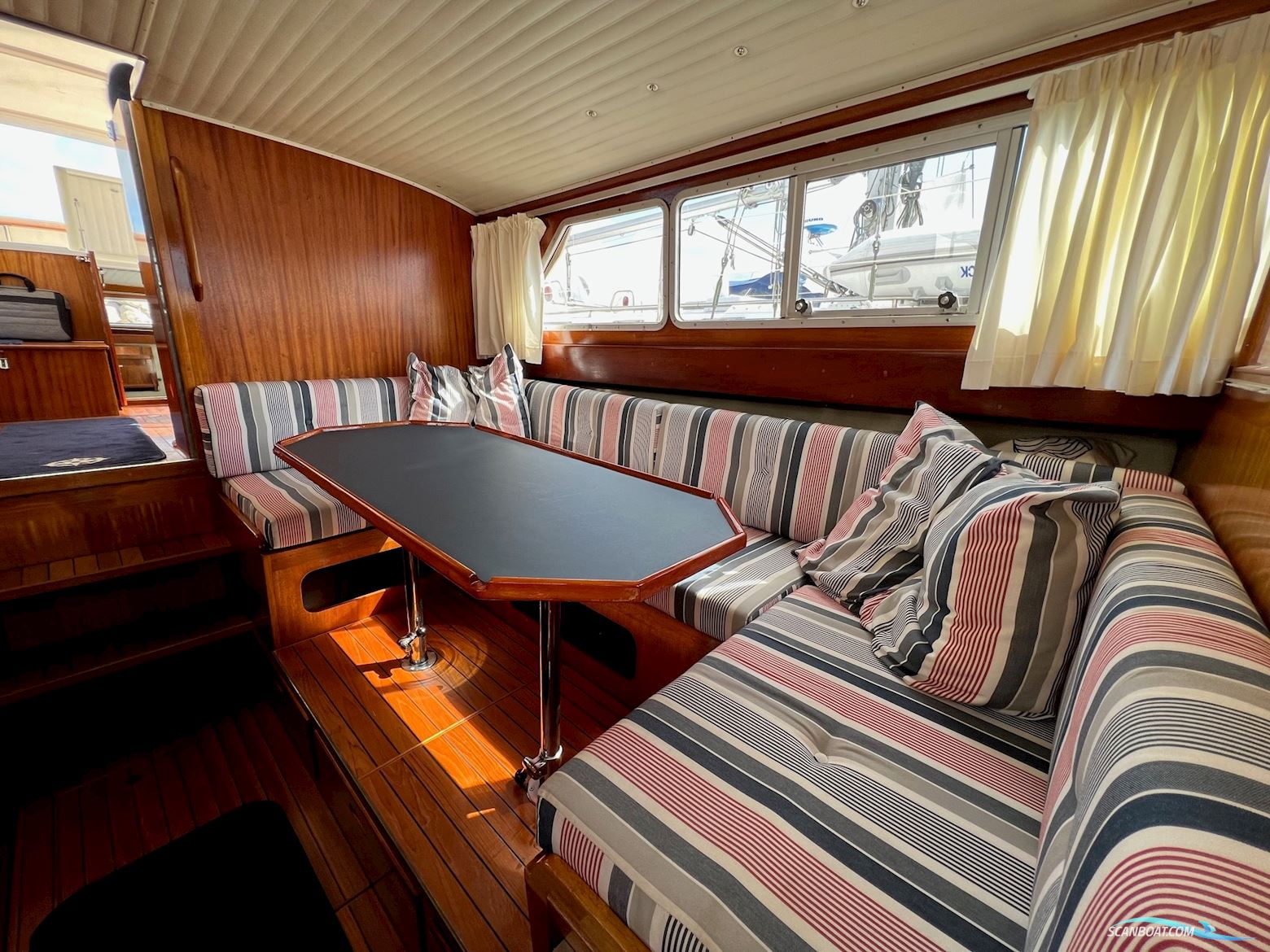 Storø 34, hysterisk velholdt og smækfyldt med lækre detaljer og stil.