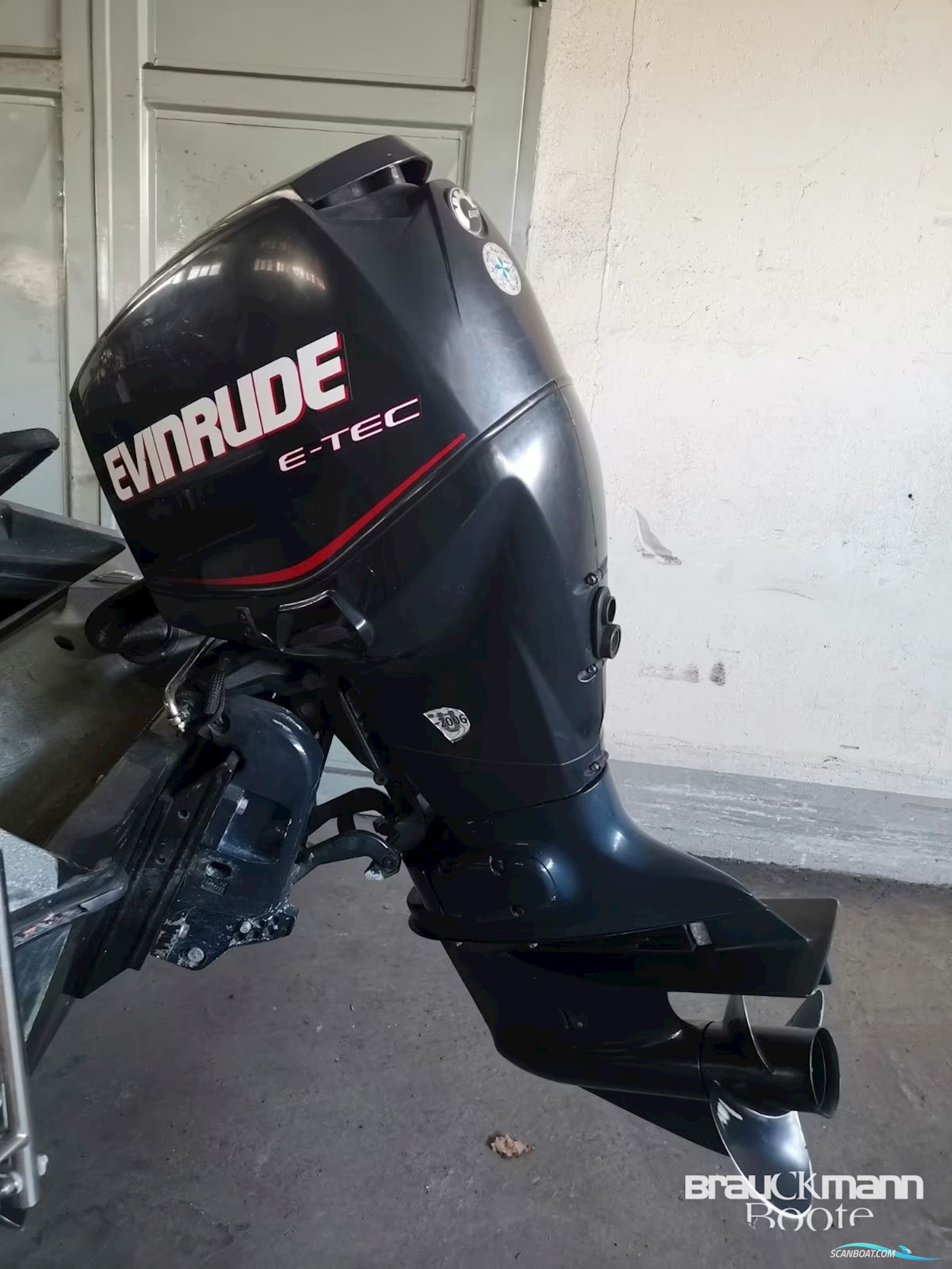 Stratos Boats 355 V