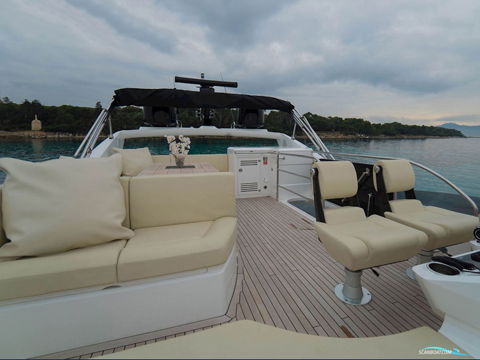 Sunseeker 68 Sport Yacht