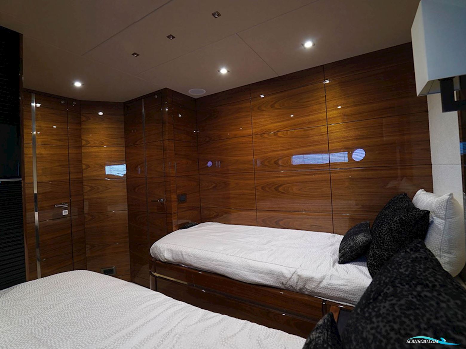 Sunseeker 68 Sport Yacht