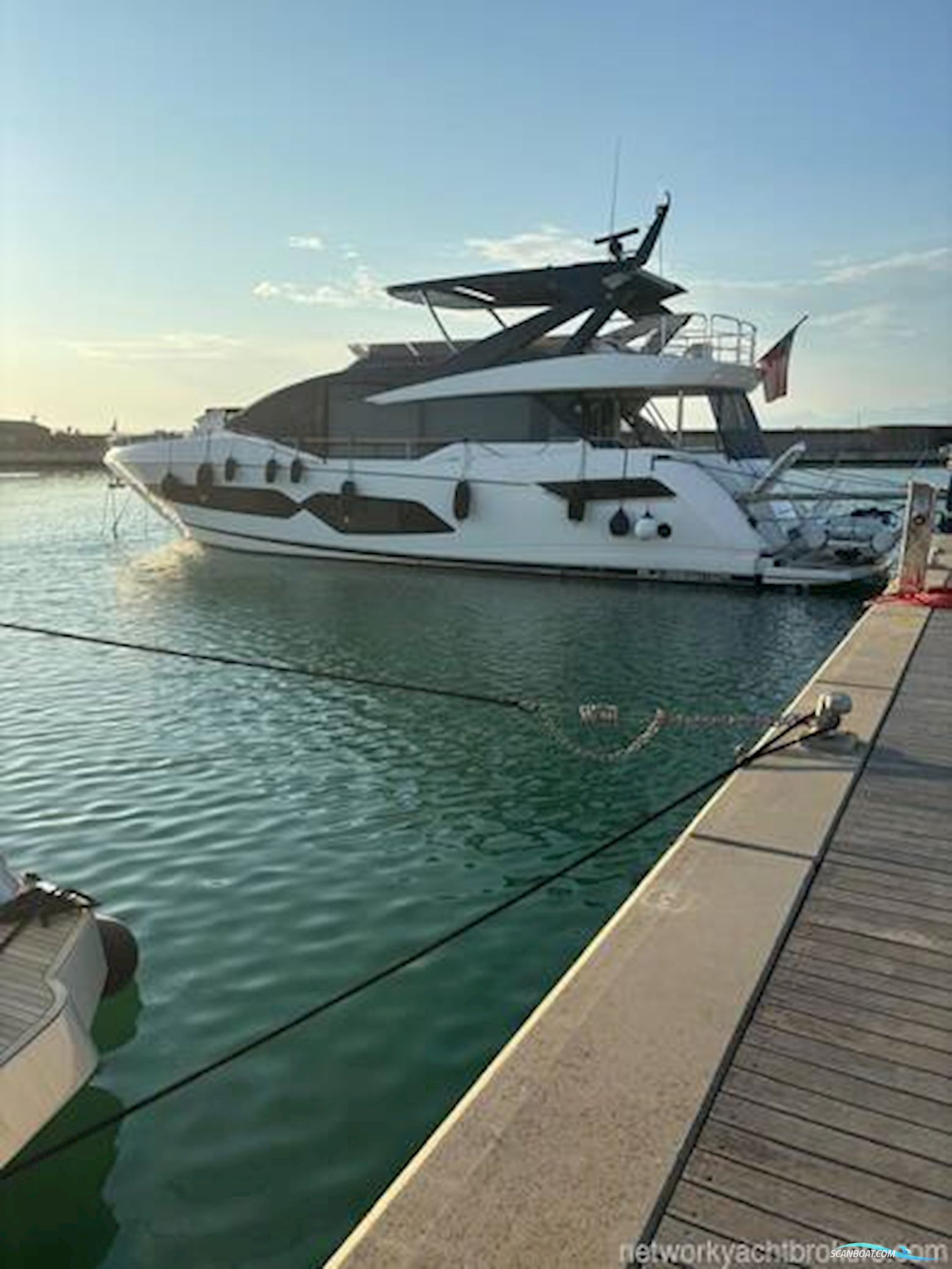 Sunseeker 76 Yacht