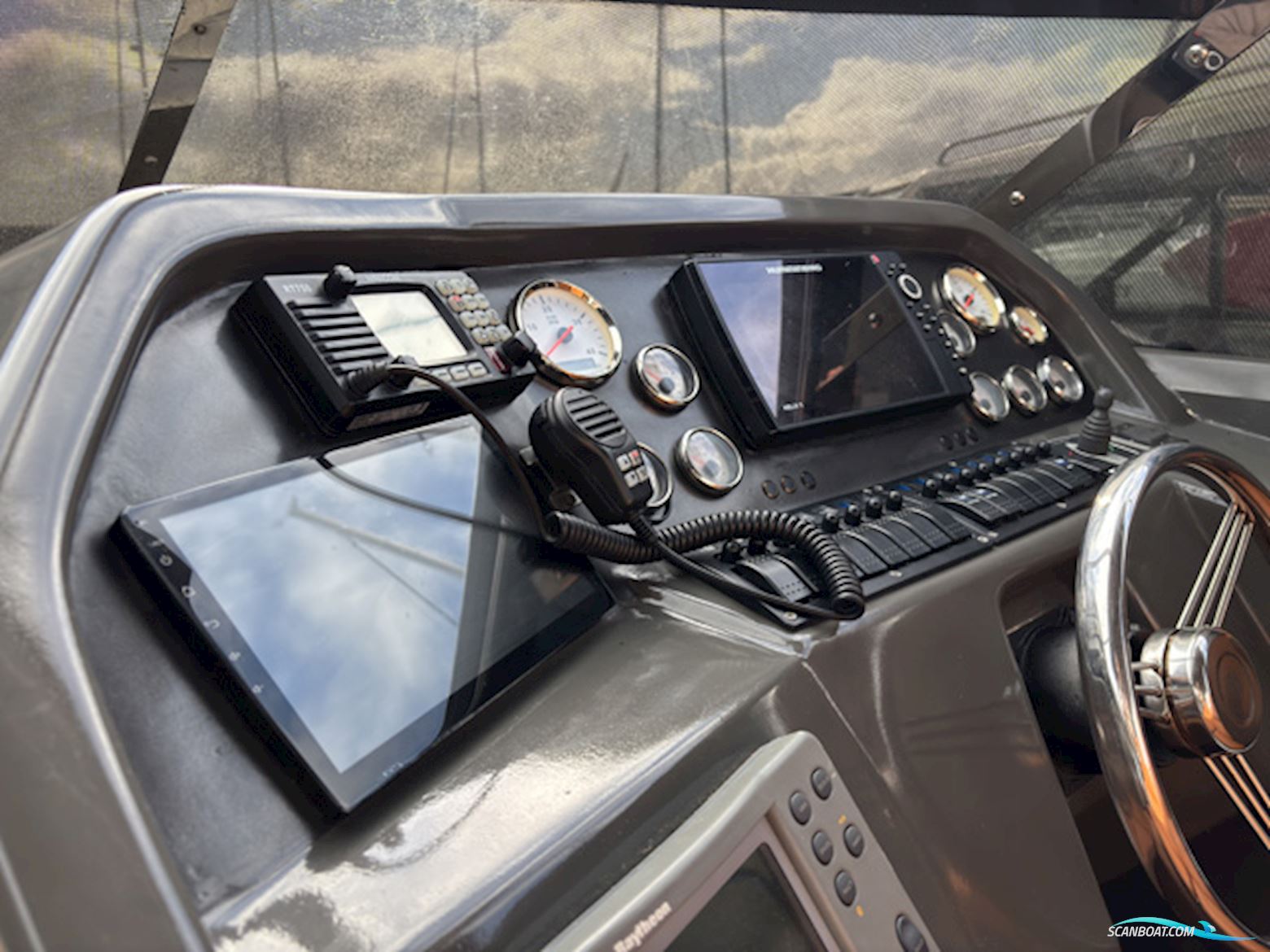 Sunseeker Martinique 38