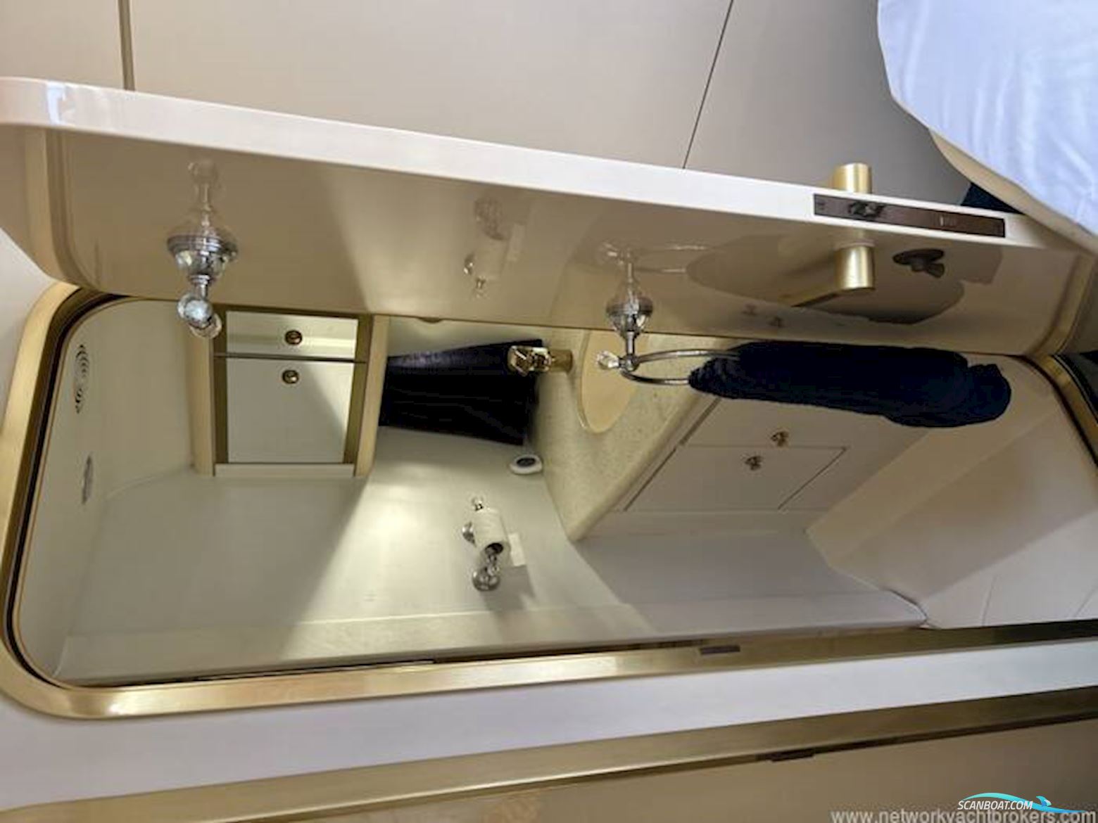 Sunseeker Mystique 42