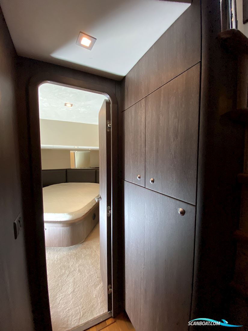 Sunseeker Predator 52